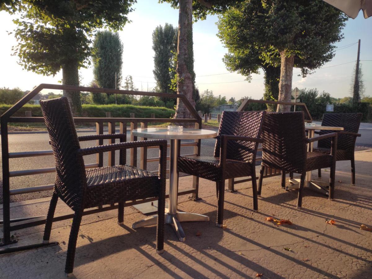 Отель Aux Trois Rois Pont-Sur-Yonne Экстерьер фото