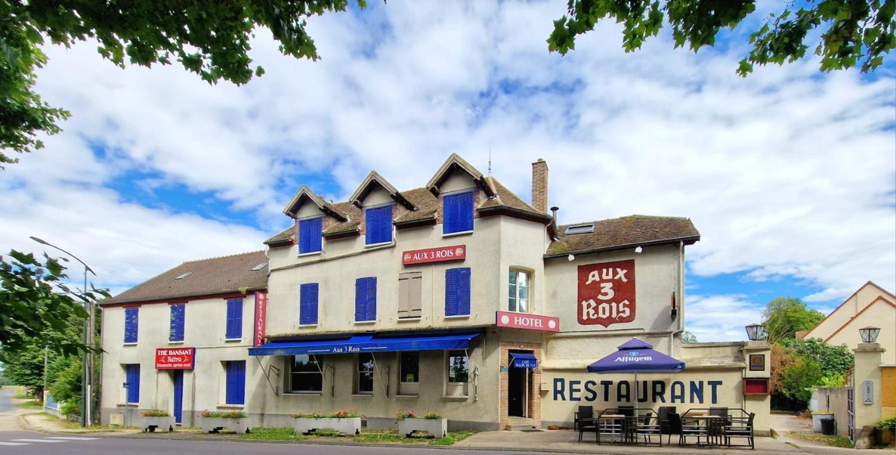 Отель Aux Trois Rois Pont-Sur-Yonne Экстерьер фото